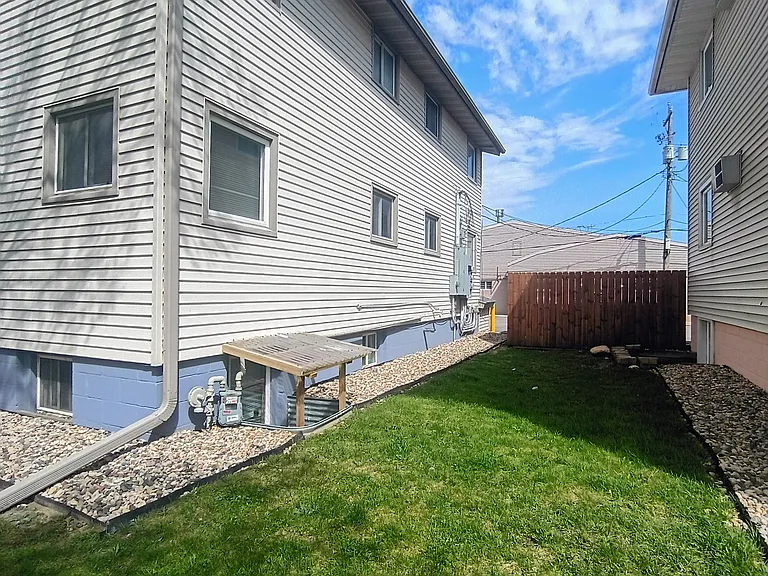 456 13th Ave NW #4 — Photo 10
