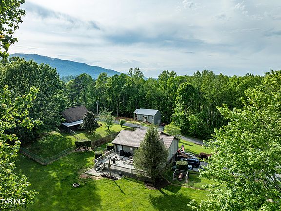 2nd image of 155 Horseshoe Dr