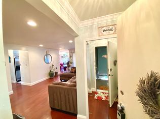 3330 Woodburn Village Dr APT 32, Annandale, VA 22003