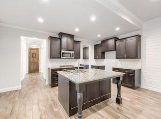 716 10th St, Roanoke, TX 76226