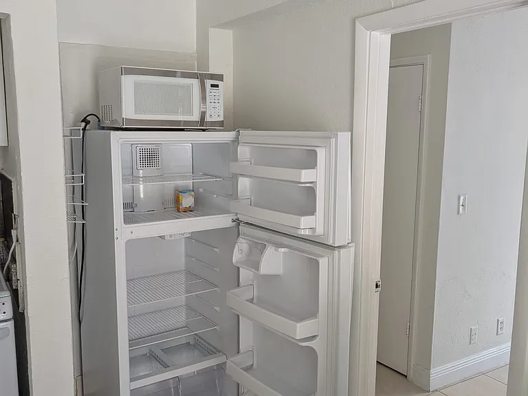 225 Salamanca Ave #2 — Photo 8