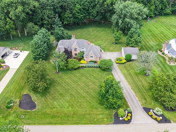 4th image of 7850 Meadowood Dr