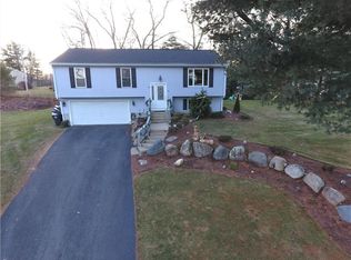 19 Black Oak Ct, Cranston, RI 02921