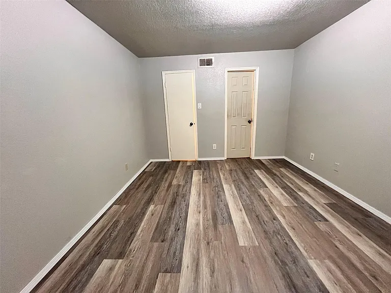 10661 Braes Bend Dr — Photo 14