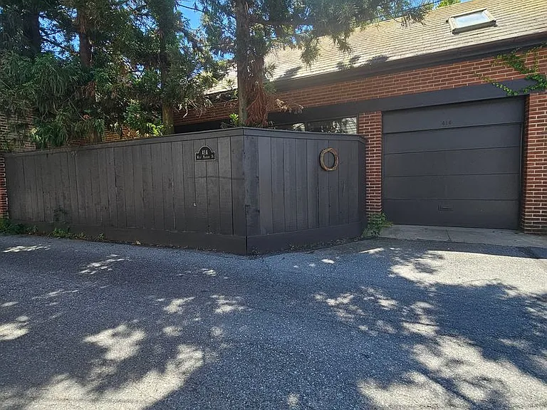 414 W Marion St — Photo 1