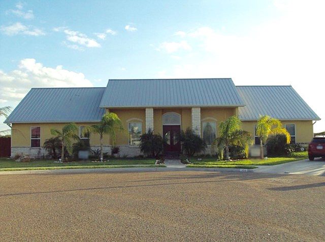 1st image of 304 Zee Dr