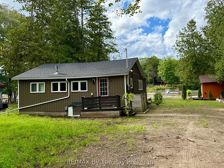 578 Oxbow Park Dr — Photo 2