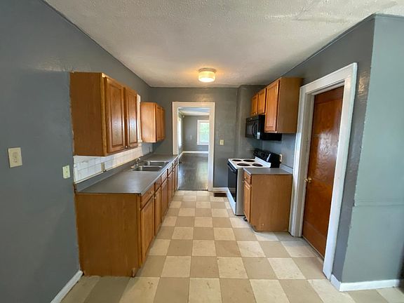4th image of 3709 E 72nd St