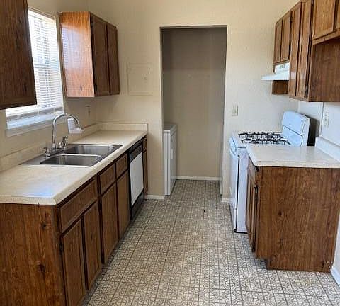 3rd image of 6033 Morning Glory Cir