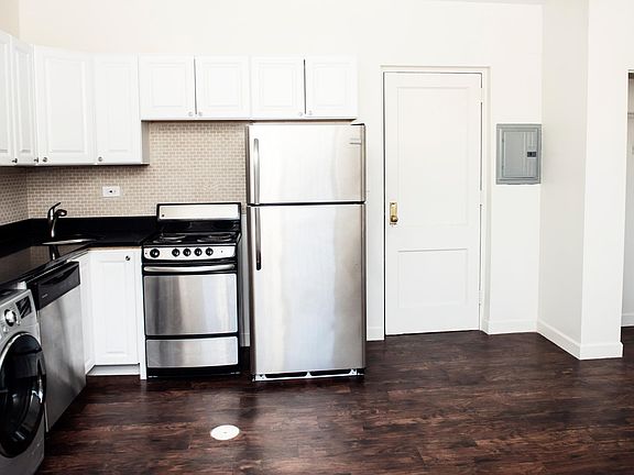 2nd image of 3345-3342 N Marshfield Ave #103