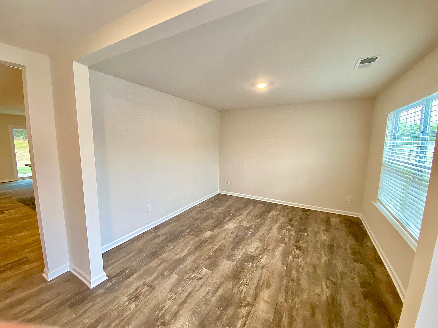 5 bed, 2511 sqft, $2,295 — Photo 3