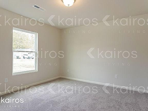 5th image of 2850 Red Oak Dr