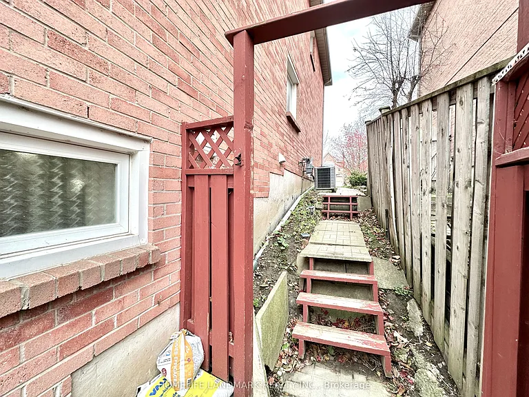 9 Captain Francis Dr #BASEMENT — Photo 8