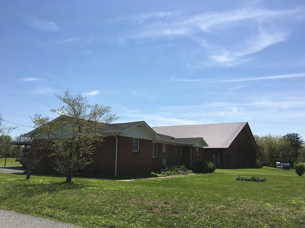 Recently renovated 1950's ranch on the corner of Hillcrest and W Lincoln. Turn on Hillcrest to enter driveway on back. Sidewalk to front entrance. No front entry from W Lincoln. - 1101 W Lincoln St