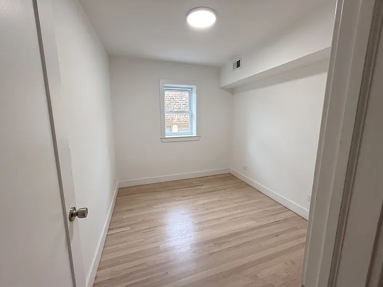 937 W Cornelia Ave #401 — Photo 6