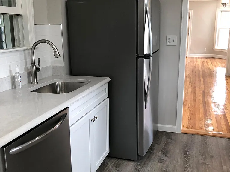 18 4th St #2 — Photo 4