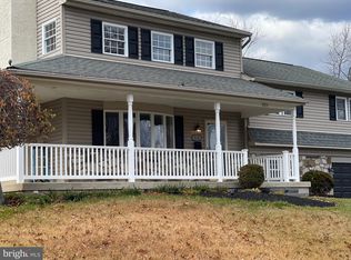 524 Penrose Ln, Warminster, PA 18974