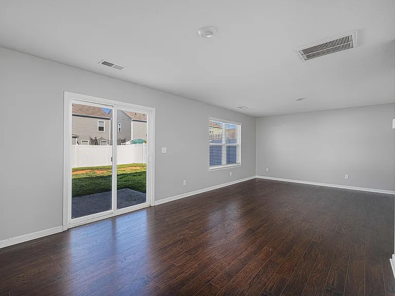 1124 Tay Sta — Photo 12