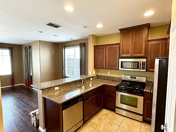 5th image of 8900 Cortina Cir