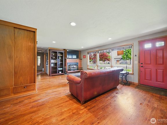 5th image of 360 Berney Drive