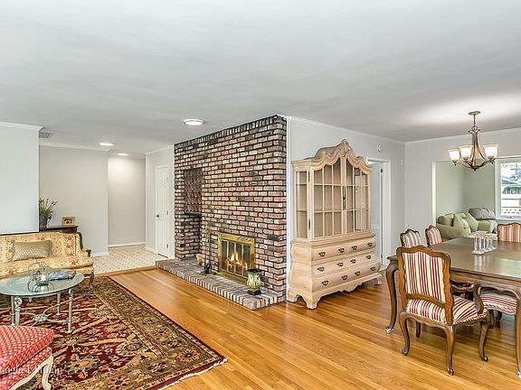 4th image of 11 Tanglewood Ln