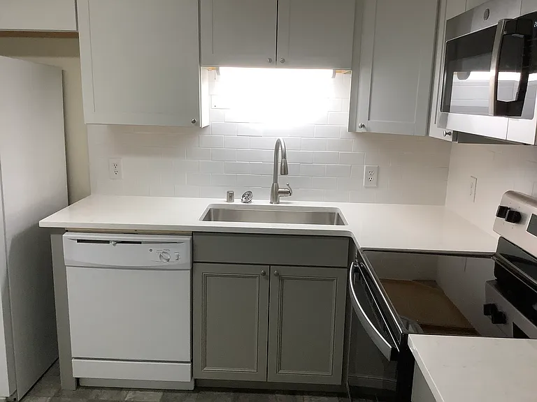 1054 Callahan Dr — Photo 8