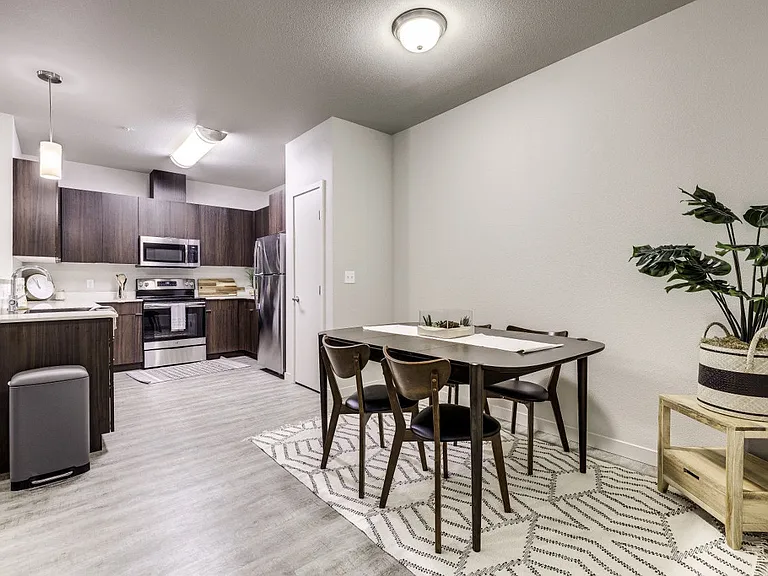 Union Park Apartments — Photo 14