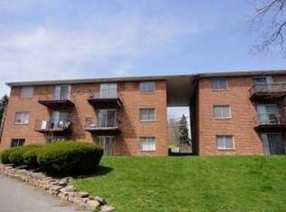 361 Moon Clinton Rd APT 1, Coraopolis, PA 15108