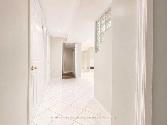 4th image of 1157 Charminster Cres