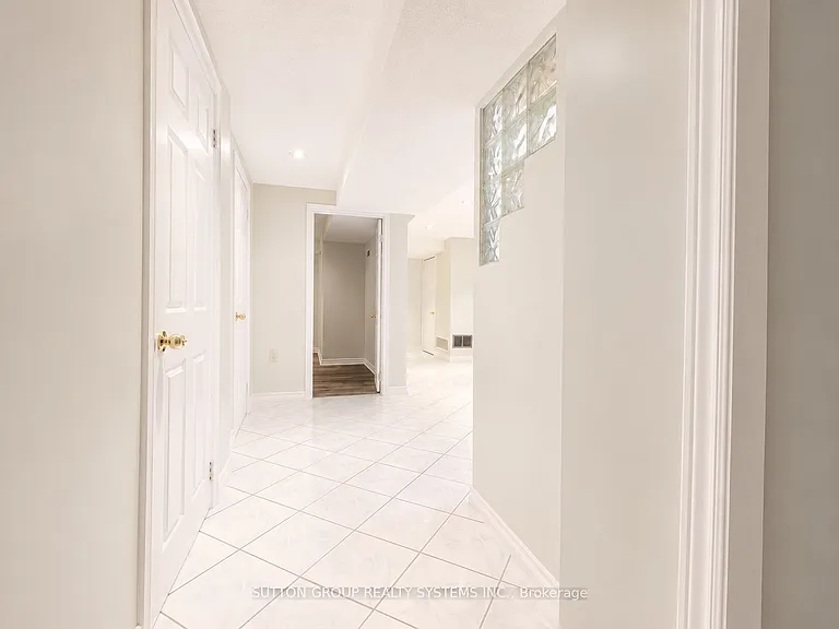 1157 Charminster Cres #LOWER — Photo 4