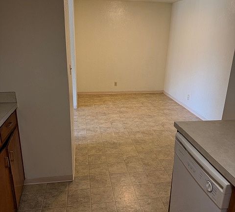 3rd image of 325 E 18th Ave #11