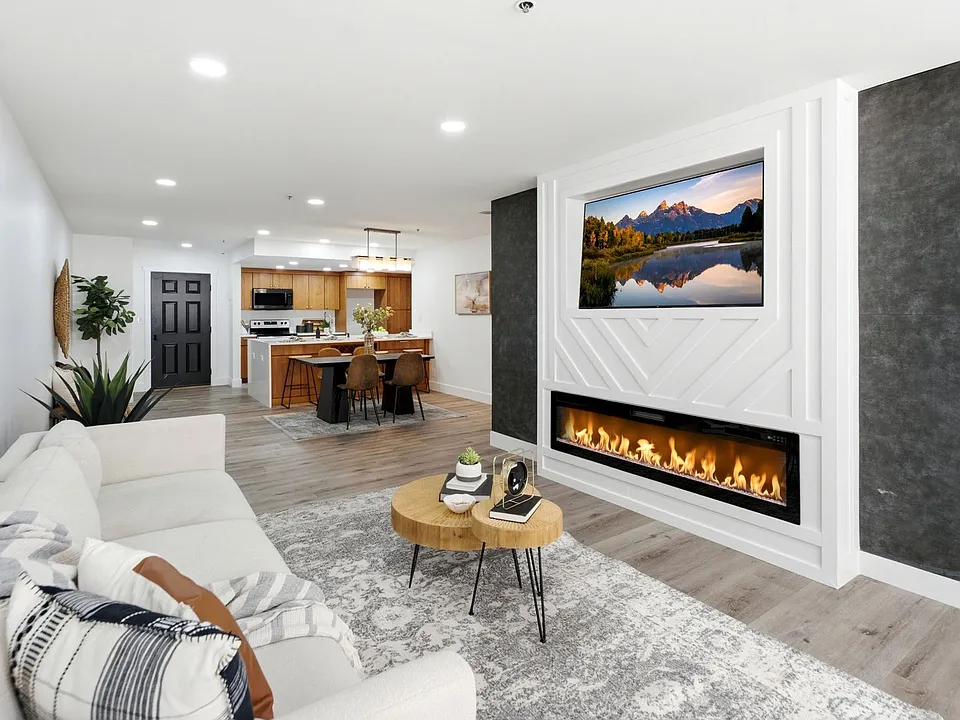 44 W Broadway #903