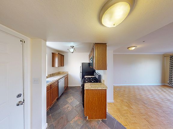 4th image of 75 Bellevue Ave #17