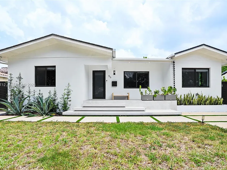 56 Whitethorn Dr — Photo 1