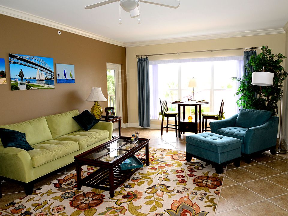 Spacious living room