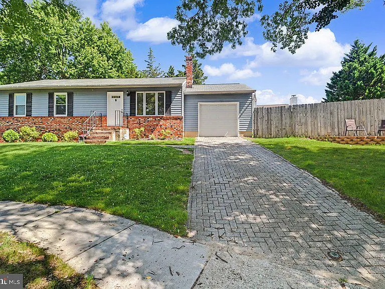 7804 Stafford Hill Ct — Photo 2