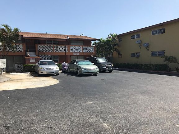 3rd image of 1212 W Blue Heron Blvd #4