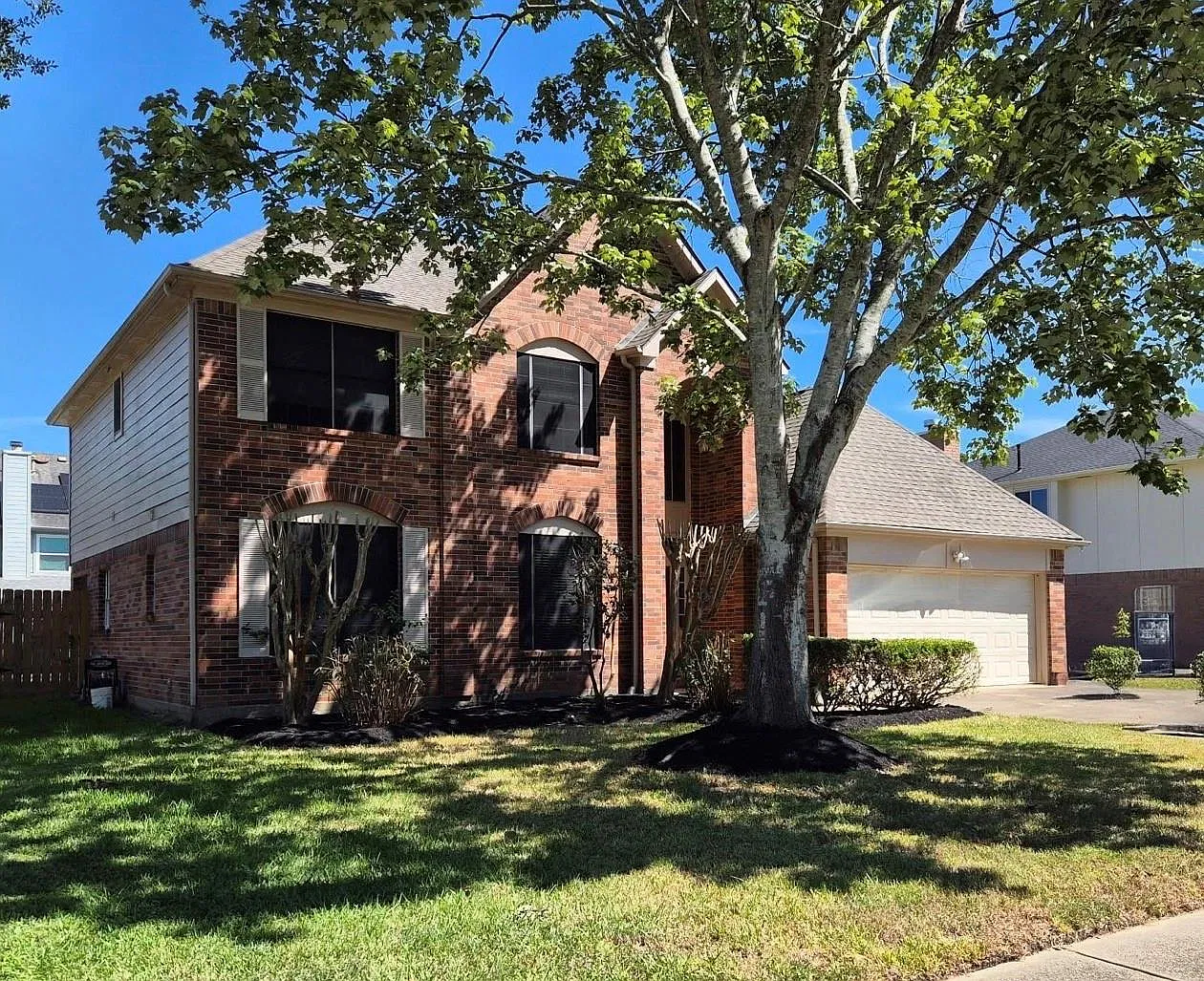 4 bed, 2.5 bath, 2396 sqft, $3,275 — Photo 2