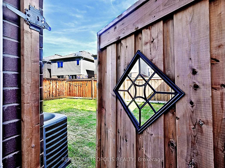 82 Westfield Dr — Photo 34