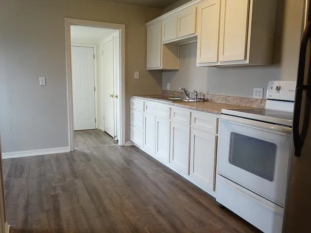 2229 Baltimore Ave — Photo 6