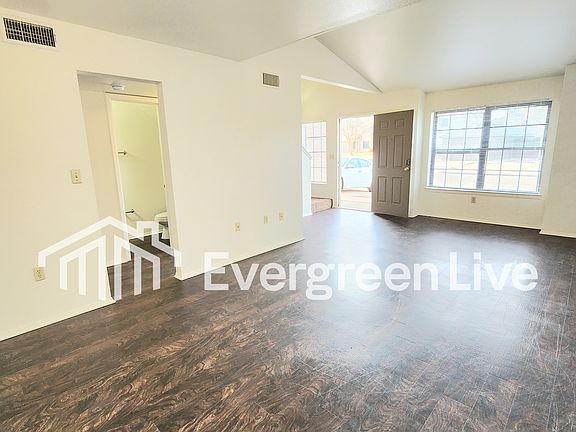 4th image of 221 Raven Dr
