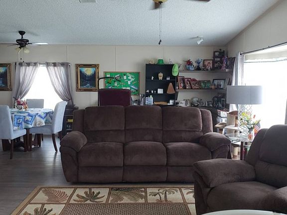 3rd image of 239 Gull Ln