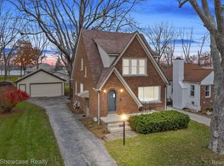 2361 Silver Cir, Waterford, MI 48328
