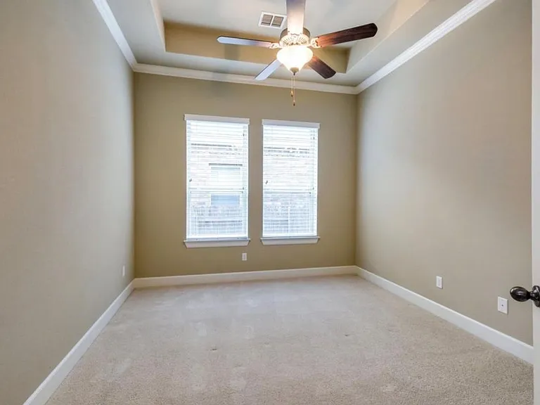 213 Simmons Dr — Photo 8
