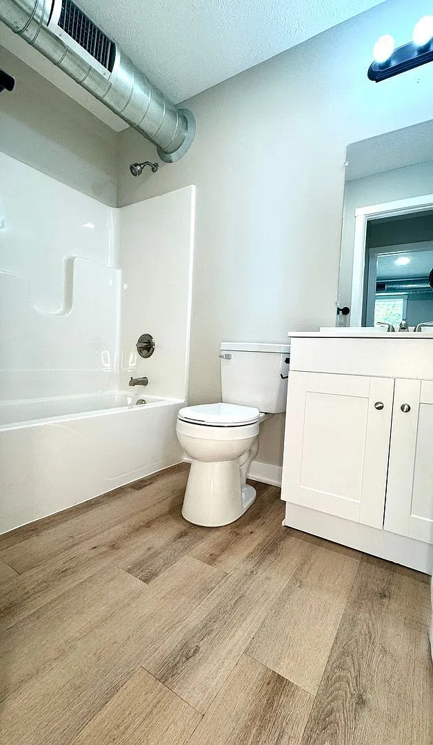 609 Amity Ave — Photo 2