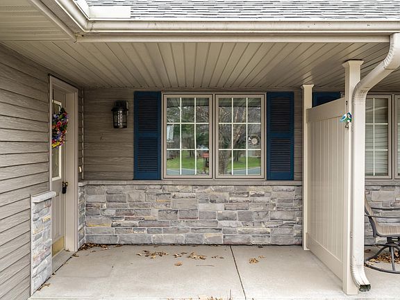 4th image of 553 Cedar Ct