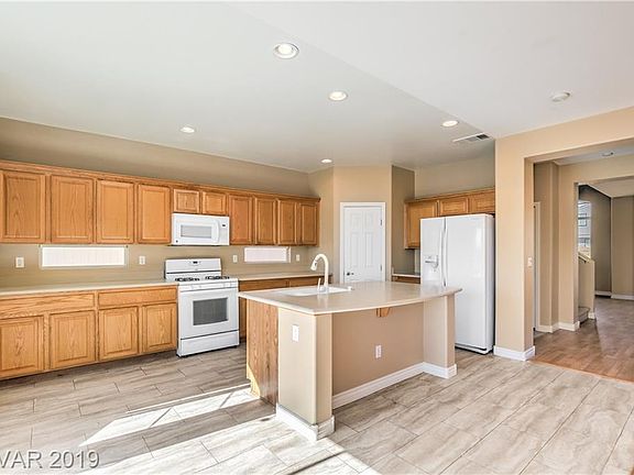 5th image of 1905 E Hammer Ln