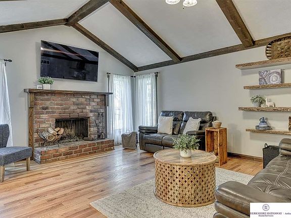 3rd image of 3513 Leawood Dr