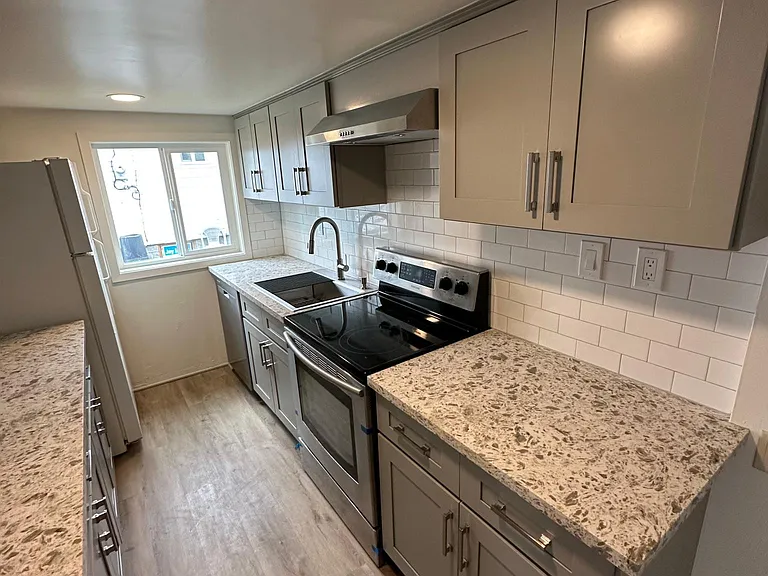 1231 G St — Photo 11
