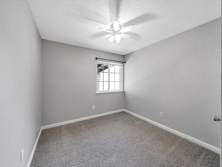 16906 Pocono Dr — Photo 29